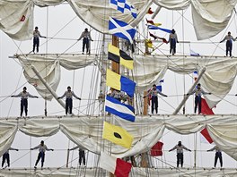 KADETI NA PLACHETNICI. Plachetnice Cuauhtemoc, která patí mexickému...