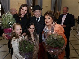 Karel Gott dorazil i v doprovodu své man�elky Ivany a svých dvou nejmlad�ích...