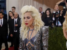 Lady Gaga na Met Gala (New York, 2. kvtna 2016)