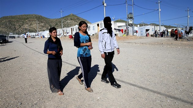 Jezd v uprchlickm tboe Duhok na severu Irku. (2. kvtna 2016)