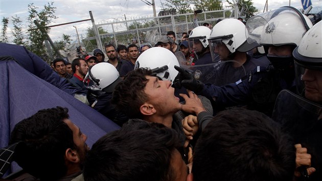 Protest v uprchlickm tboe Idomeni na ecko-makedonsk hranici (5. kvtna 2016)