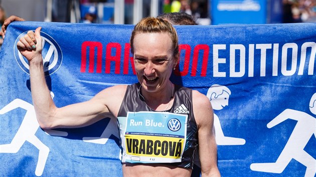 RADOST V CLI. Eva Vrabcov-Nvltov splnila v Praze limit na olympijsk maraton.