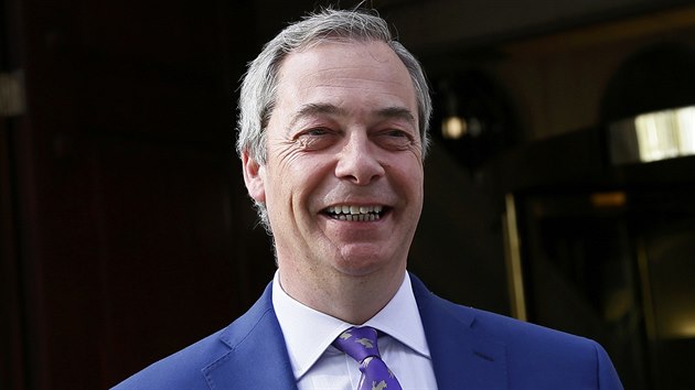 Předseda euroskeptické strany UKIP Nagel Farage krátce po hlasování (5. května 2016)