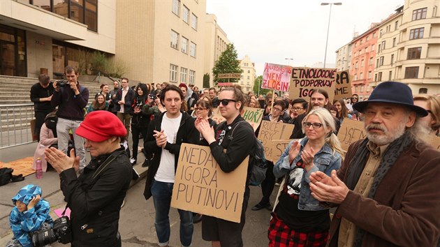 Demonstrace v Praze na podporu vyhotnho anarchisty Igora evcova (3. kvten 2016)