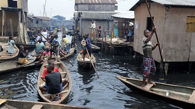 Nov lagosk guvernr se zd mt pro poteby obyvatel slumu Makoko vc pochopen. Pejde se od slov k praktickm krokm?