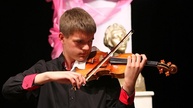 Nikola Pajanovič ze Slovinska, čerstvý laureát, tedy absolutní vítěz 58. ročníku Kocianovy houslové soutěže.