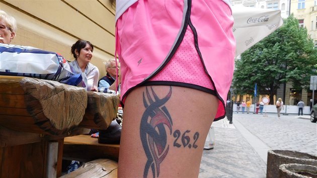Zaujetí Lidy Ford pro maraton dokazuje i tetování na jejím levém stehně. Číslovka 26.2 znamená maratonskou vzdálenost v mílích.