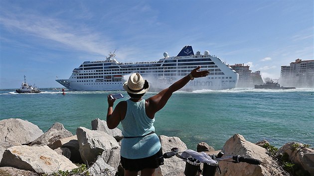 Lo Adonia je prvnm vletnm plavidlem, kter mohlo vyrazit na trasu z USA na Kubu (2. kvtna 2016).