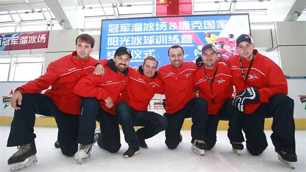 Čeští trenéři na hokejovém kempu v čínské Šanghaji.