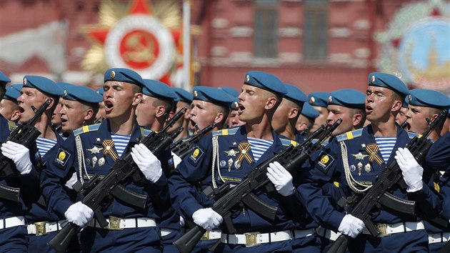 Slavnostn vojensk pehldka na moskevskm Rudm nmst z pleitosti 71 let od porky nacistickho Nmecka a jeho kapitulace.