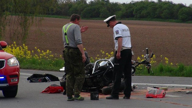 Na kiovatce u eskho Brodu se srazilo auto s motorkou (3.5.2016).