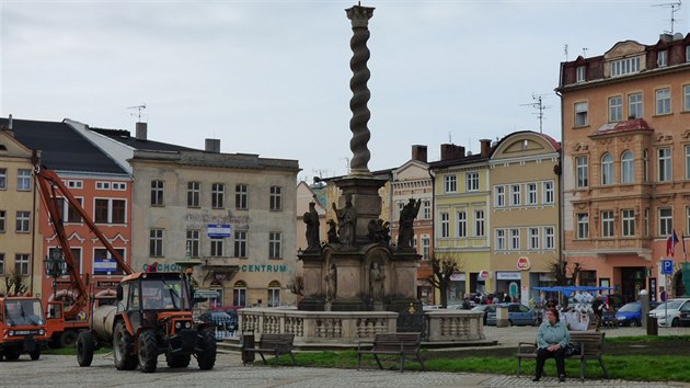 A do jara trpili holubi obyvatele Mrovho nmst v Broumov (5.5.2016).