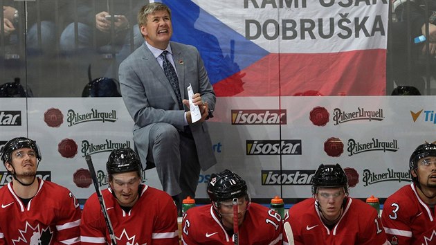 Kanadsk trenr Bill Peters a jeho svenci.