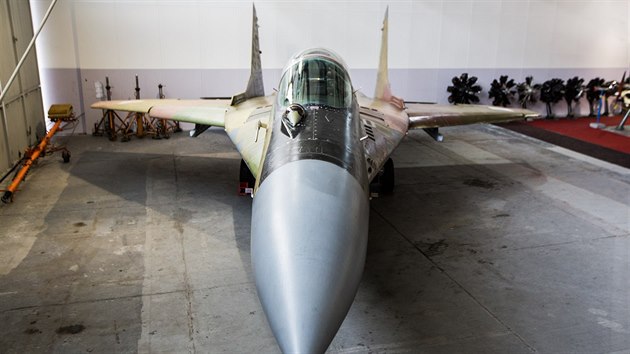 Kdy se v roce 1992 dlila federace, odletla st tchto mig na Slovensko a jejich zbytek byl v devadestch letech vymnn za vrtulnky
Sokol polsk vroby. V esk republice nadlouho dn MiG-29 nezstal