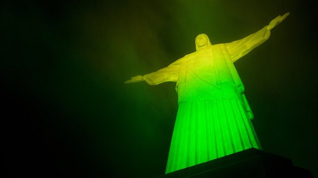 Kristus Vykupitel shl na Rio de Janeiro. V pipomnce blc se olympidy se vybarvil.