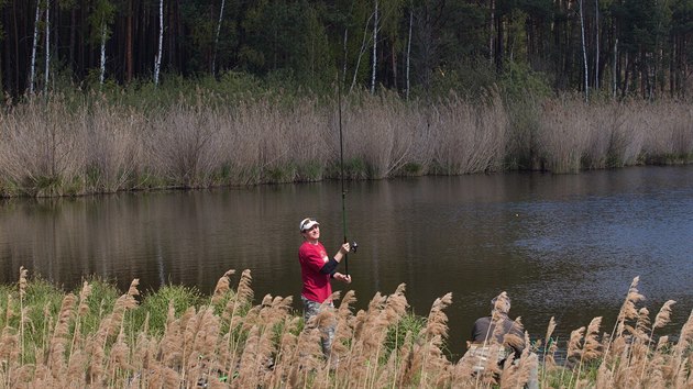 Po 35 letech se vrátil na Máchovo jezero sportovní rybyolov.