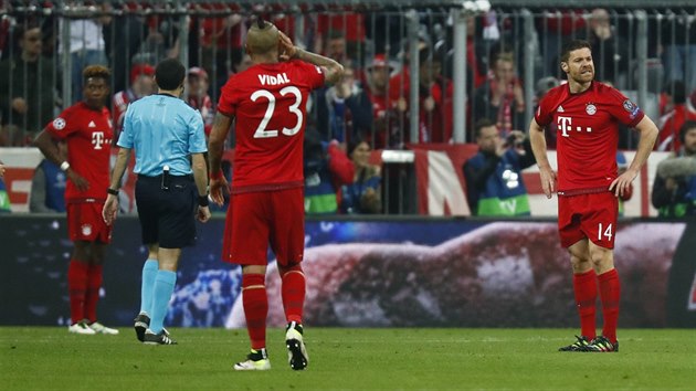 STIHNEME DT DVA GLY? Fotbalist Bayernu po inkasovn branky.