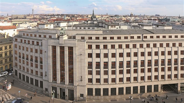 Budova České národní banky je impozantně velká, ale uvnitř působí velice subtilně.