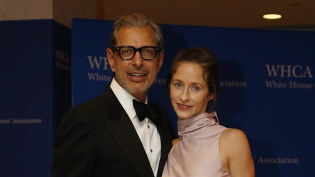 Jeff Goldblum a Emilie Livingstonov (Washington, 30. dubna 2016)