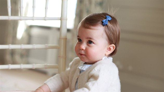 Princezna Charlotte na snmcch, kter nafotila jej maminka Kate u pleitosti prvnch narozenin mal princezny.
