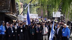 Pochod ivých proel bývalým táborem smrti v Osvtimi (5. kvtna 2016)
