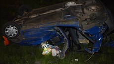 Osobní auto vjelo u Mnichova Hradi�t� pod nákladní vlak (1.kv�tna 2016).