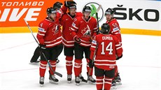 Kanada oslavuje jeden z mnoha gól v maarské síti