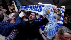 HURÁ, BUDEME BOHATÍ! Fanouci Leicesteru slaví vítzství v Premier League,...