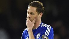 CO S TÍM? Nemanja Mati�, zálo�ník Chelsea, krátce poté co jeho tým inkasoval...