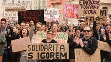 Demonstrace v Praze na podporu vyhotného anarchisty Igora evcova (3. kvten...