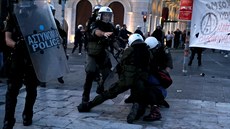 �ecko schválilo nové reformy, lidé protestovali (8. kv�ten 2016)