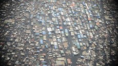 M�sto chudých na vod�. Makoko je ale té� p�íkladem skute�né komunity.