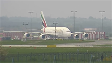 A380 po přistání na Letišti Václava Havla 1.5.2016.