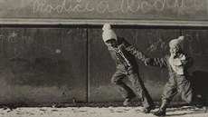 Tato momentka je ze sídli�t� Stalingrad. Psaní po zdech bylo v kurzu i o...