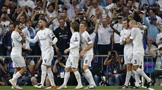 Fotbalisté Realu Madrid slaví gól do sít Manchesteru City v semifinálové...