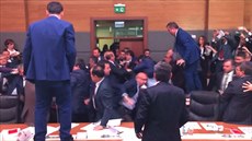 V tureckém parlamentu se kv�li ru�ení imunity strhla dal�í rva�ka