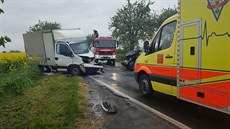 V �akovicích se �eln� st�etla dodávka s vozem SUV (4.5.2016).