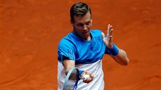 Tomá Berdych v duelu s  Davidem Ferrerem.