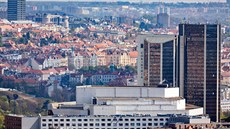 Kongresové centrum Praha (bývalý Palác kultury) a hotel Corinthia, vlevo v...
