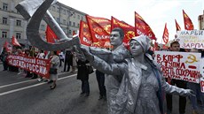 Na prvomájovém prvodu v Moskv se seli i píznivci komunistické strany....
