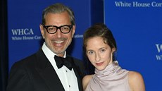 Jeff Goldblum a Emilie Livingstonová (Washington, 30. dubna 2016)