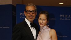 Jeff Goldblum a Emilie Livingstonová (Washington, 30. dubna 2016)