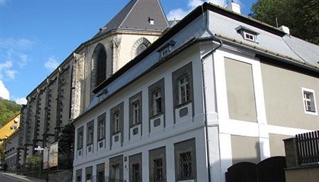 Hasiské muzeum v Krupce zmnilo adresu, nyní sídlí v bývalé fae u kostela...