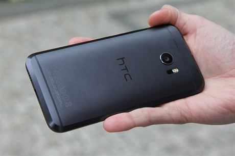 Celek je vak vzhledov originln a HTC 10 rozhodn nepsob jako njak kopie...