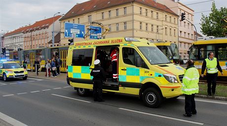 U nákupního centra Plaza v Plzni dívku srazily dv tramvaje. (17. kvtna 2016)