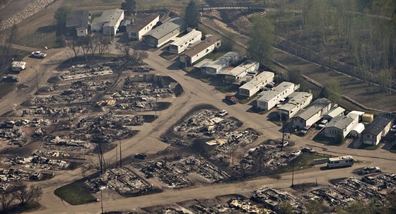 Následky niivého poáru v kanadském mst Fort McMurray (13. kvtna 2016)