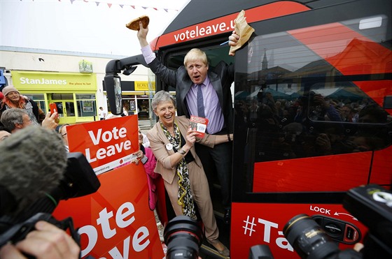 Boris Johnson zahájil svou autobusovou kampa za vystoupení Velké Británie z...