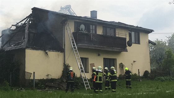 Požár rodinného domu v Narysově na Příbramsku (13.5.2016).