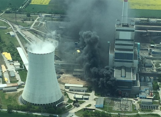 Požár elektrárny ČEZ Mělník v Horních Počaplech (13.5.2016).