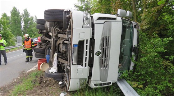 idi nezvládl kvli píli vysoké rychlosti sjezd z dálnice D46, výsledkem byl...